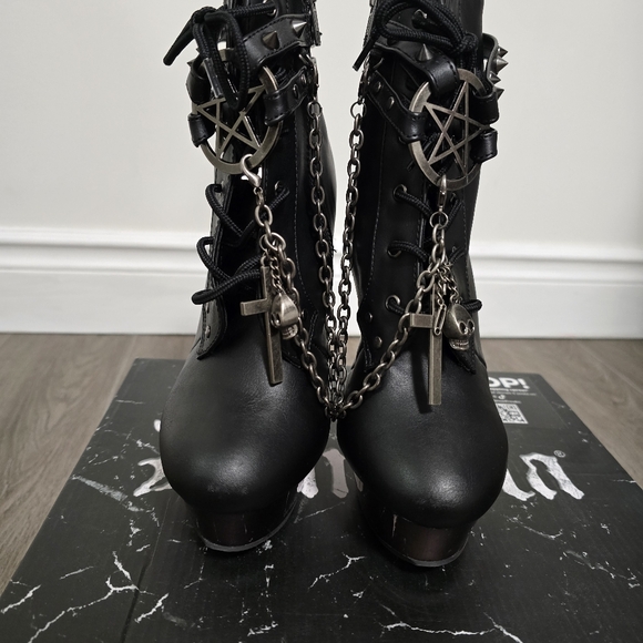 Demonia Muerto Vegan Leather Boots, Size 8 - Picture 5 of 6